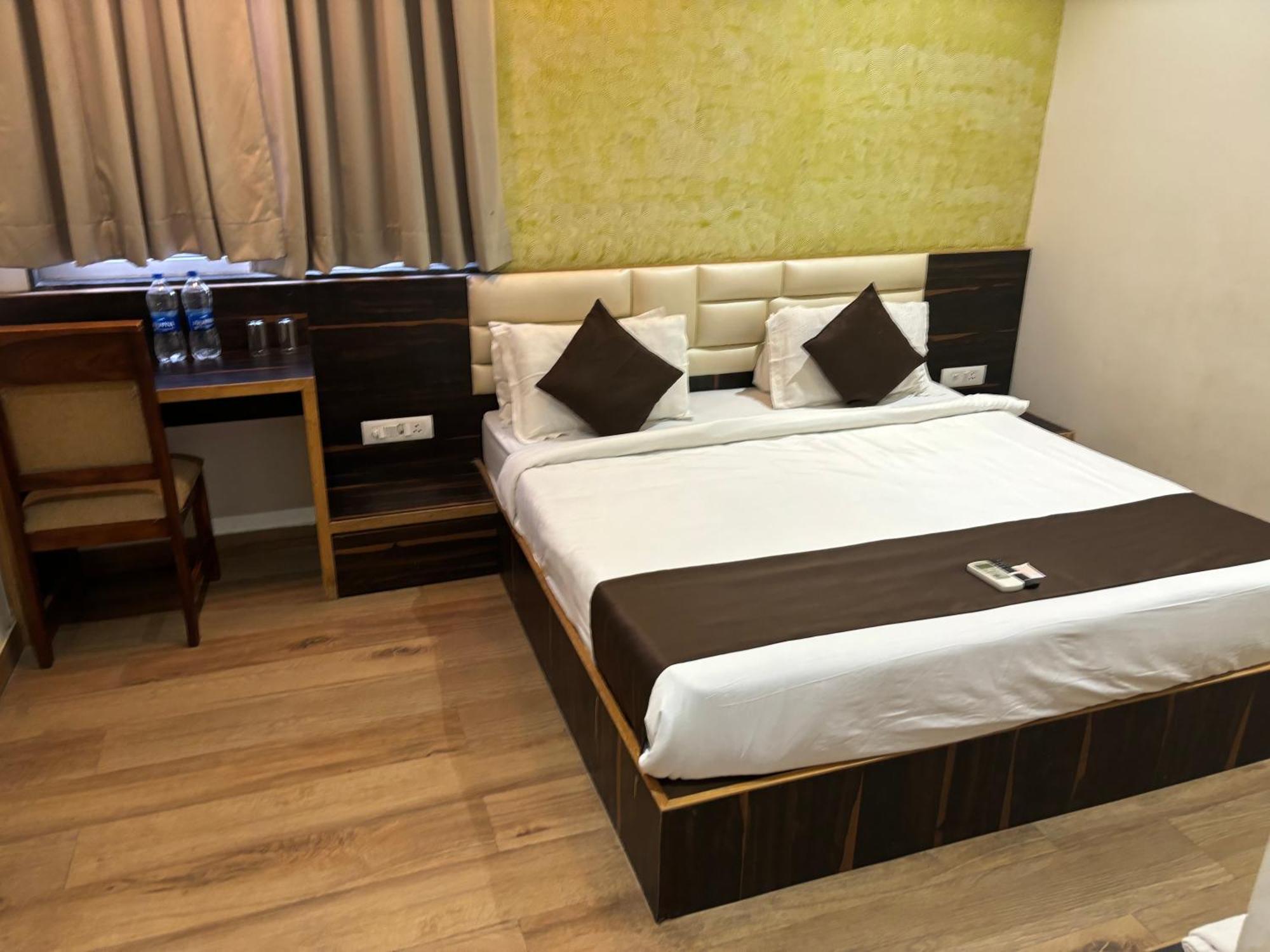 Hotel Karma Near Exhibition And Convention Centre